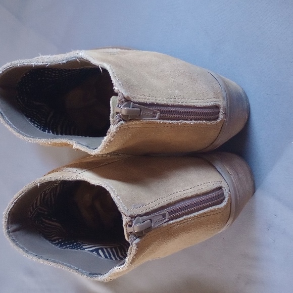 Seychelles Chelsea Boots Women's Size 8 Taupe Suede Leather Stacked Heel Ankle - Picture 3 of 6